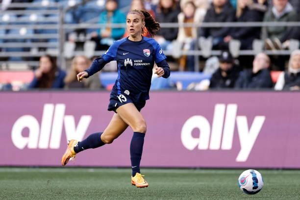 Alex Morgan thi đấu cho San Diego Wave