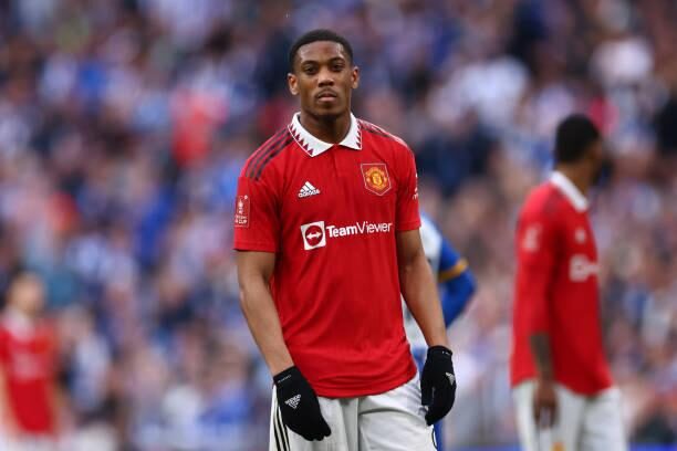 Anthony Martial gặp khó khăn với các chấn thương liên tục