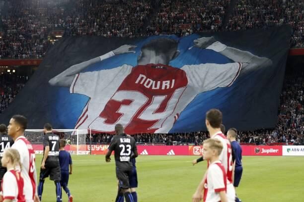 Băng rôn động viên Abdelhak Nouri của Ajax trong trận đấu UEFA Champions League