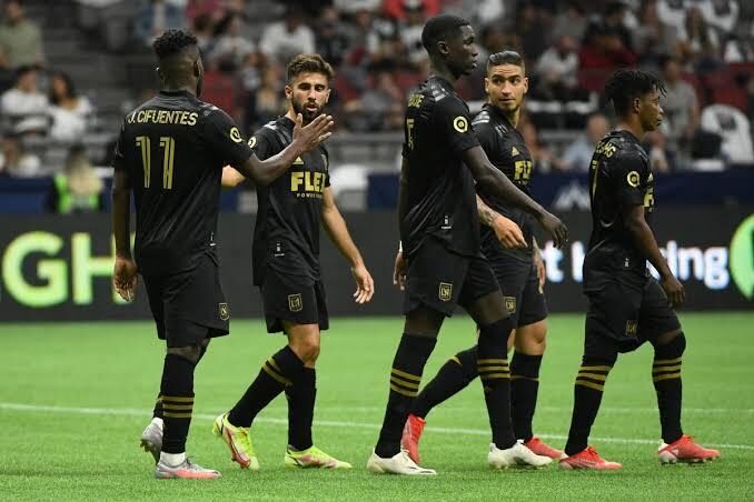 Câu lạc bộ bóng đá Los Angeles FC với trang phục màu đen