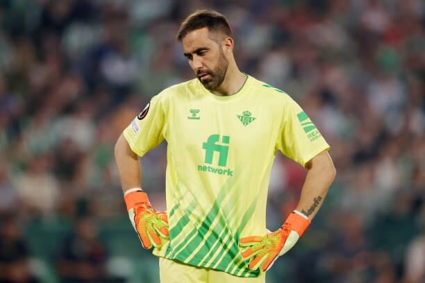 Claudio Bravo trong trận đấu cho Real Betis