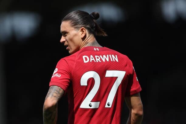 Darwin Núñez trong áo số 27