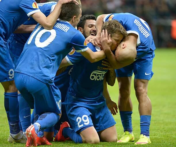 Đội trưởng FC Dnipro ăn mừng sau một bàn thắng