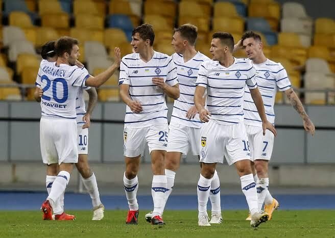 Dynamo Kyiv trong trang phục New Balance