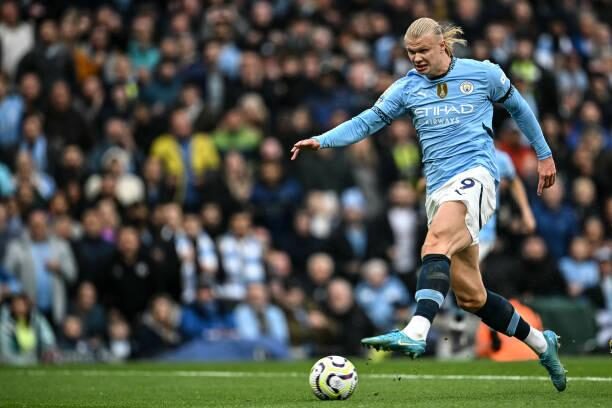 Erling Haaland trong một trận đấu ở Premier League