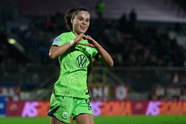Ewa Pajor trong trận đấu cho Wolfsburg