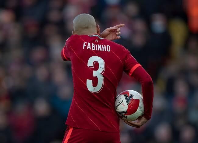 Fabinho cùng áo số 3 tại Liverpool