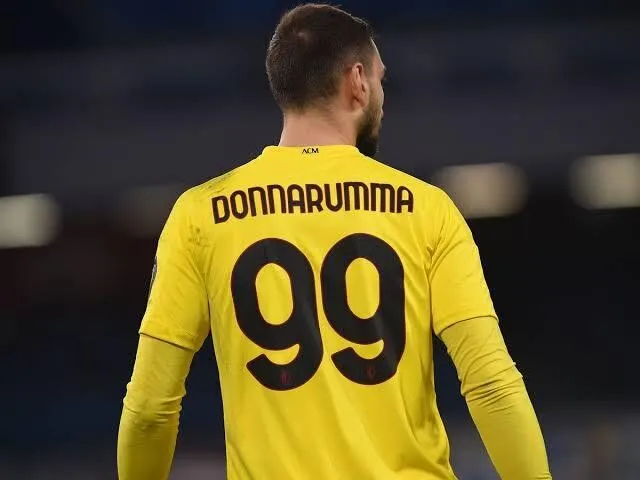 Gianluigi Donnarumma mặc áo số 99