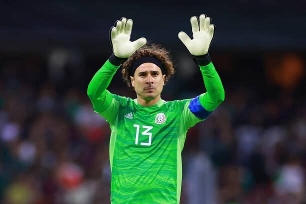 Guillermo Ochoa trong trận đấu World Cup