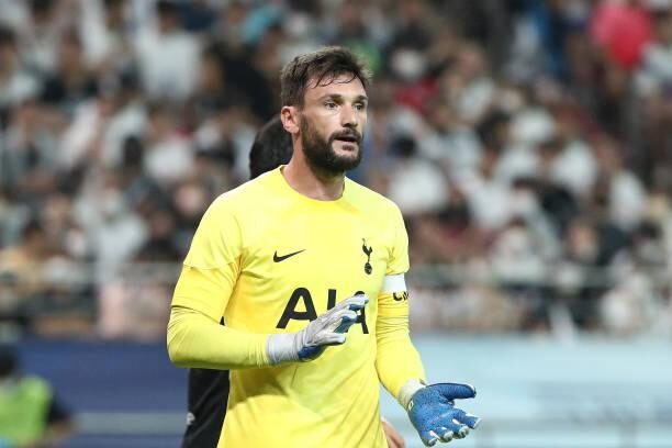 Hugo Lloris thi đấu cho Tottenham Hotspur