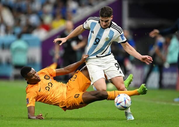 Julian Alvarez trong trận đấu World Cup 2022