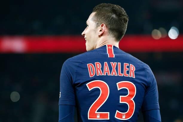 Julian Draxler tạo dấu ấn cá nhân trên sân cỏ.