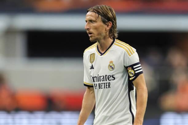 Luka Modrić trong trận đấu Real Madrid và FC Barcelona tại AT&T Stadium