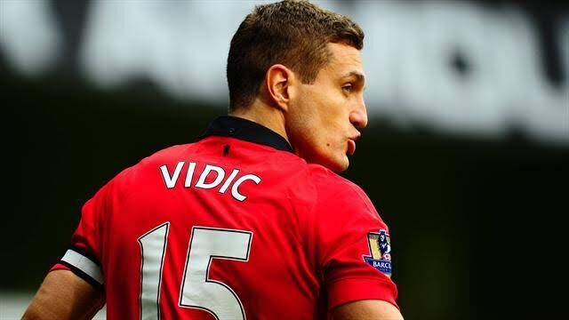 Nemanja Vidic trong màu áo số 15