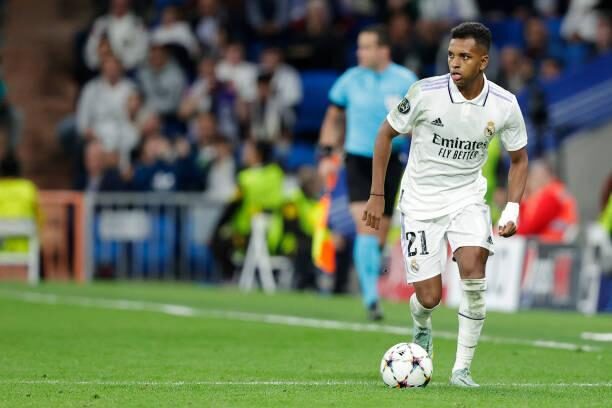 Rodrygo Goes mặc áo số 21