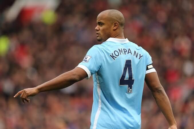 Vincent Kompany từng mặc áo số 4