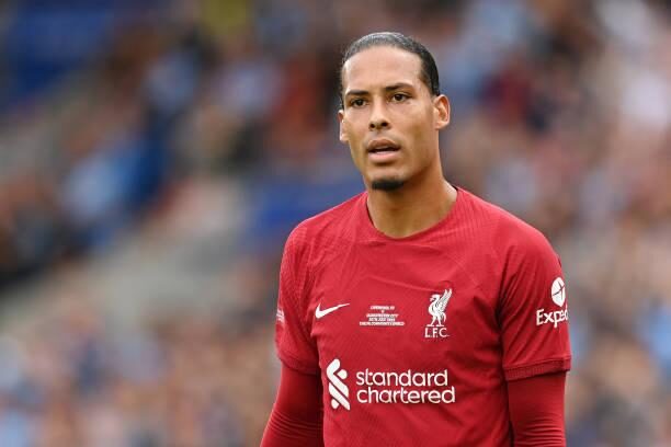 Virgil Van Dijk thi đấu cho Liverpool